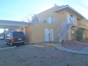 1325 Kari Lee Ct in Las Vegas, NV - Building Photo - Primary Photo