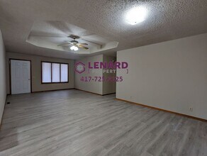 2206 W Austin St in Bolivar, MO - Building Photo - Building Photo