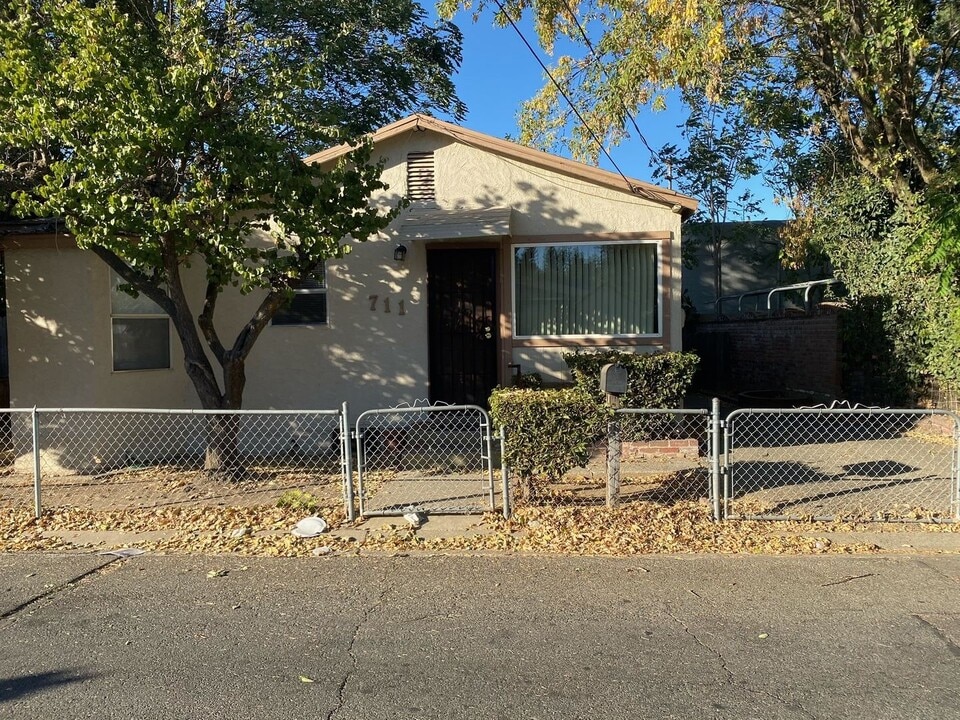 711 Ellis Way in Yuba City, CA - Building Photo