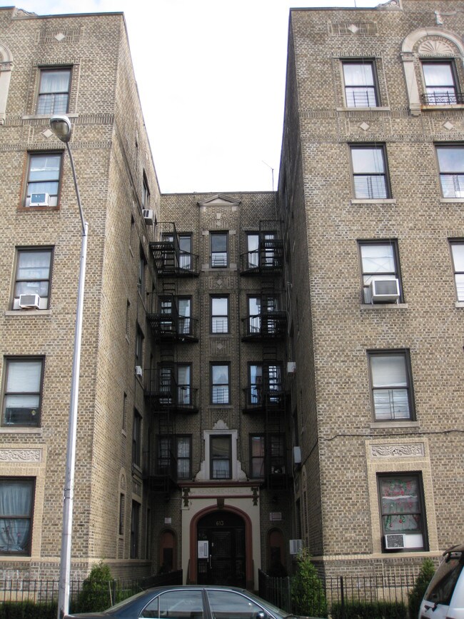 613-623 E 16th St in Brooklyn, NY - Foto de edificio - Building Photo