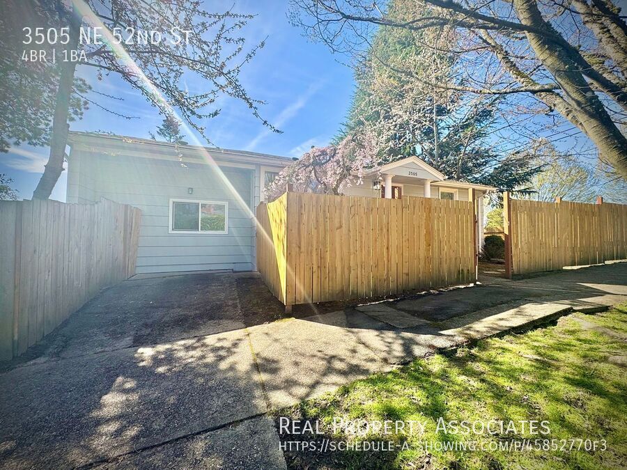 3505 NE 52nd St in Seattle, WA - Building Photo