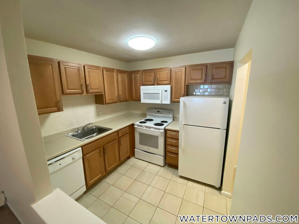 16 Whites Ave in Watertown, MA - Building Photo