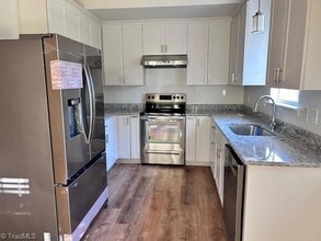 107 W McIver St, Unit B in Zebulon, NC - Building Photo - Building Photo