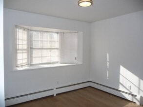 91 Sarah Ln in Middletown, NY - Foto de edificio - Building Photo