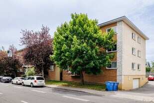 500 Chomedey Boul in Laval, QC - Building Photo