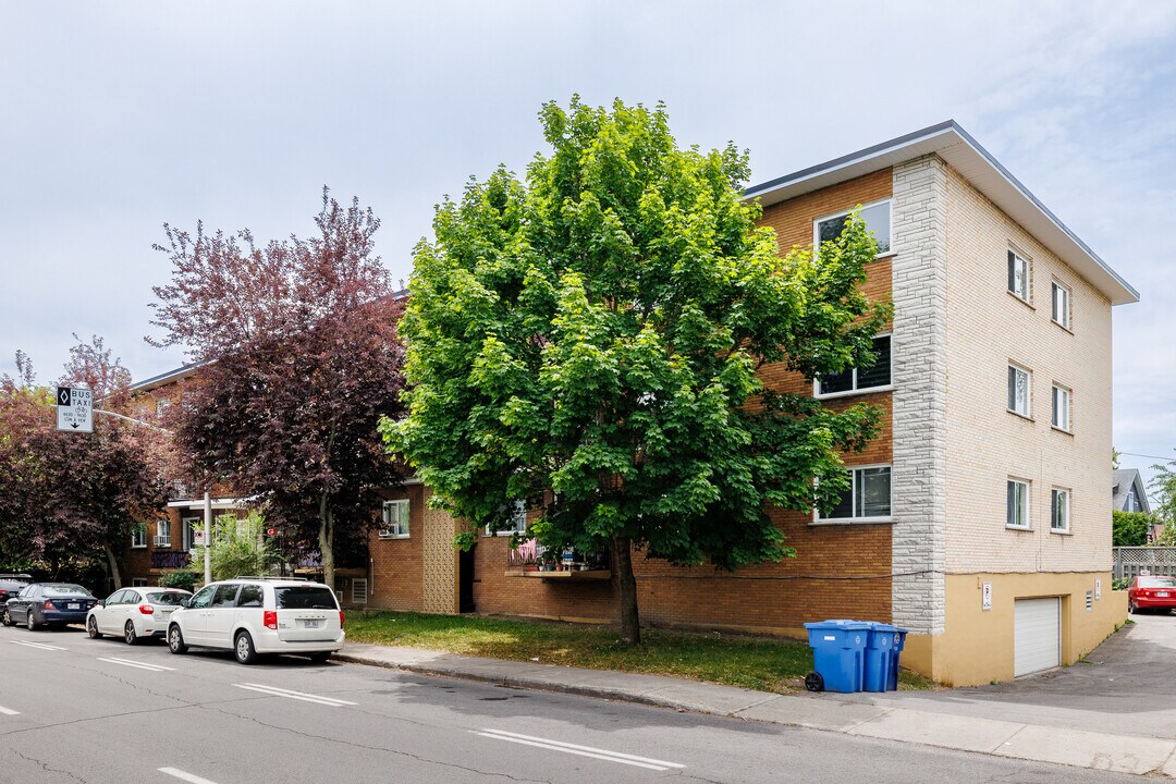 500 Chomedey Boul in Laval, QC - Building Photo