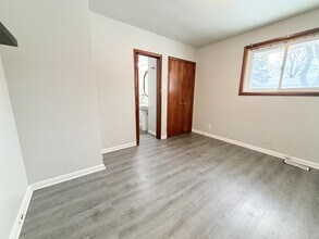 2139 London Line in Sarnia, ON - Building Photo - Building Photo