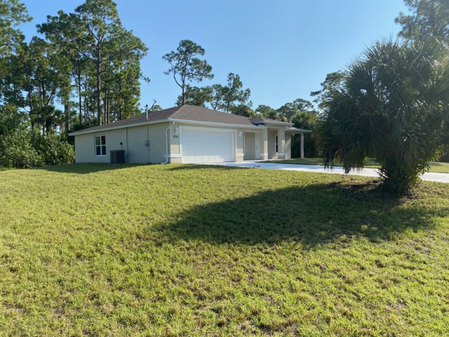 5005 Tradewinds in La Belle, FL - Building Photo - Building Photo