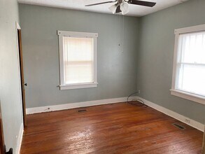 1107 N Washington St in Hutchinson, KS - Building Photo - Building Photo