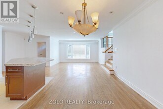 212 Goddard St in Toronto, ON - Building Photo - Building Photo