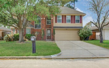 2306 Pine Cone Dr in Humble, TX - Foto de edificio - Building Photo