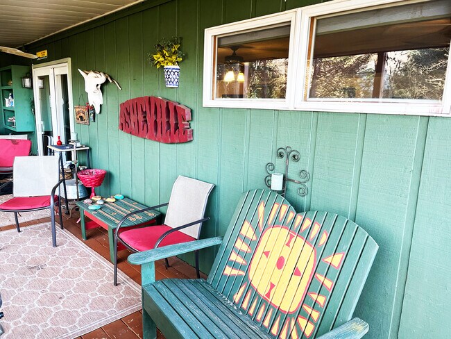 48 Holly Hill Dr in Asheville, NC - Building Photo - Building Photo