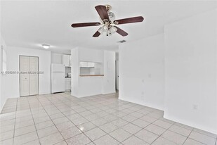 15619 SW 73rd Cir Terrace in Miami, FL - Building Photo - Building Photo