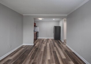 Dupont Avenue Apartments in Madison, TN - Building Photo - Building Photo