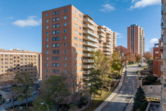 Wornall Plaza in Kansas City, MO - Building Photo - Building Photo