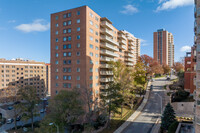 Wornall Plaza in Kansas City, MO - Foto de edificio - Building Photo