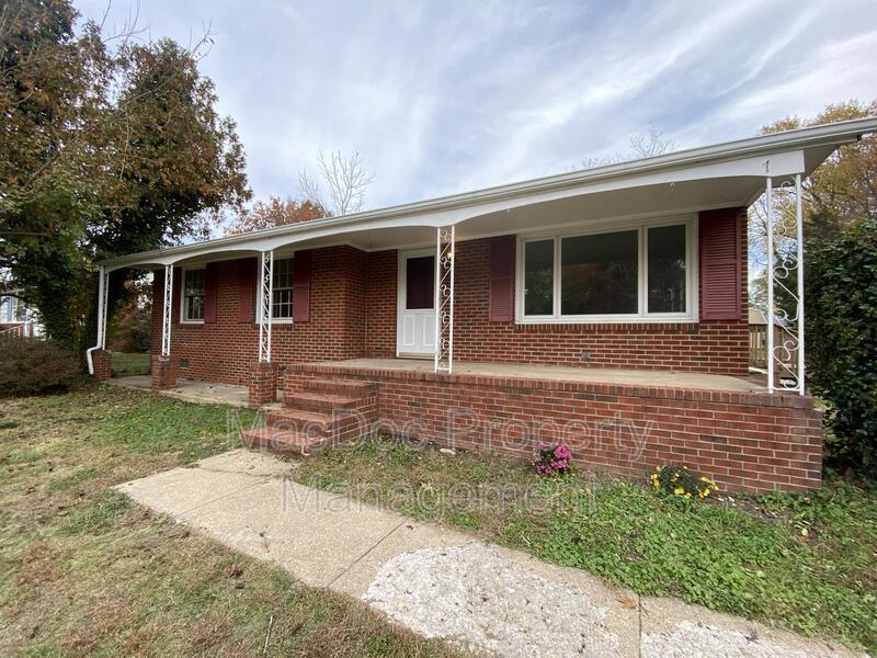 712 Payton Dr in Fredericksburg, VA - Building Photo