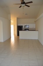 823 SW 32nd Terrace-Unit -1 in Cape Coral, FL - Foto de edificio - Building Photo