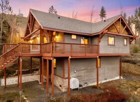 985 Forest Mountain Dr in South Lake Tahoe, CA - Building Photo