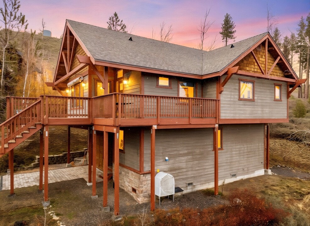 985 Forest Mountain Dr in South Lake Tahoe, CA - Building Photo