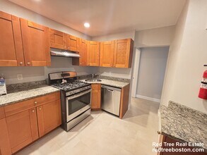 76 Egmont St, Unit 5 in Brookline, MA - Building Photo - Building Photo