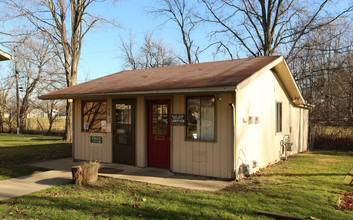 Village Square Apartments in Hebron, OH - Building Photo - Building Photo