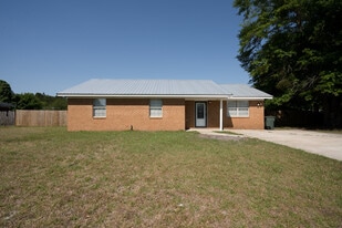 1464 Flo Zechman Dr in Hinesville, GA - Building Photo