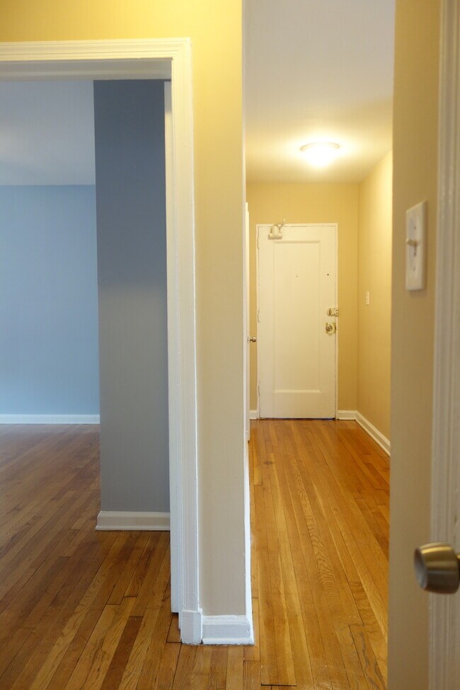 4108 40th St in Brentwood, MD - Foto de edificio - Building Photo