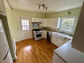 909 NW 63rd St in Seattle, WA - Building Photo - Building Photo