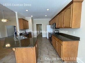 19205 Fairfax Dr in Fairhope, AL - Building Photo - Building Photo