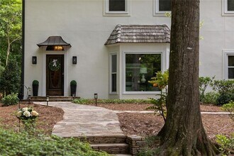 1260 Heards Ferry Rd NW in Sandy Springs, GA - Building Photo - Building Photo