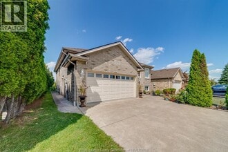 1078 Imperial Crescent in Windsor, ON - Building Photo - Building Photo