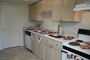 Colonial Square in Atlanta, GA - Building Photo