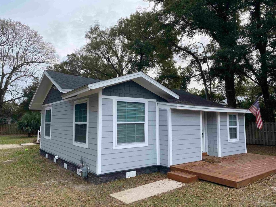 117 Bayliss Ct in Pensacola, FL - Building Photo