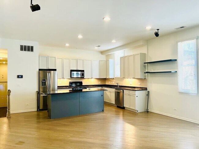 1761 W Morse Ave in Chicago, IL - Building Photo - Building Photo