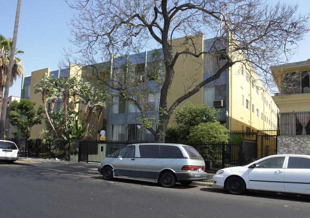 Norlen Sierra in Los Angeles, CA - Building Photo