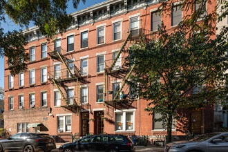 77 N Henry St in Brooklyn, NY - Building Photo - Building Photo
