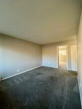 1750 St Johns Blvd in Lincoln Park, MI - Building Photo - Building Photo