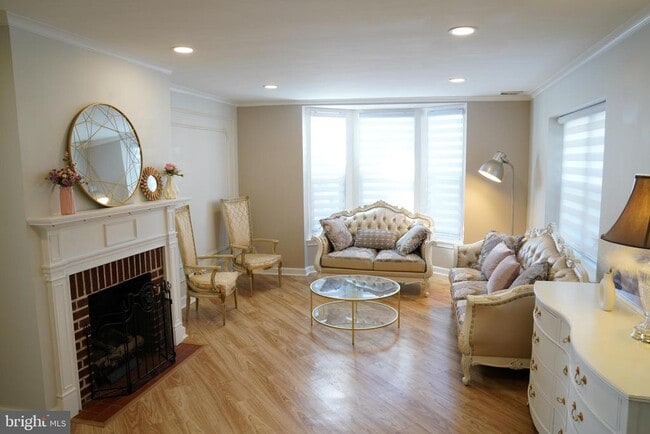 17 Davis Ave in Broomall, PA - Foto de edificio - Building Photo