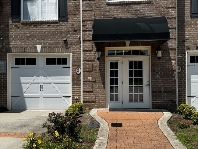 810 Astron Ln in Fayetteville, NC - Foto de edificio - Building Photo