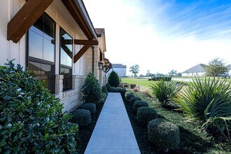 217 Northcrest Dr in Liberty Hill, TX - Building Photo - Building Photo