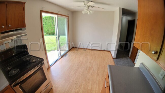 2645 2nd Ave in Marion, IA - Building Photo - Building Photo