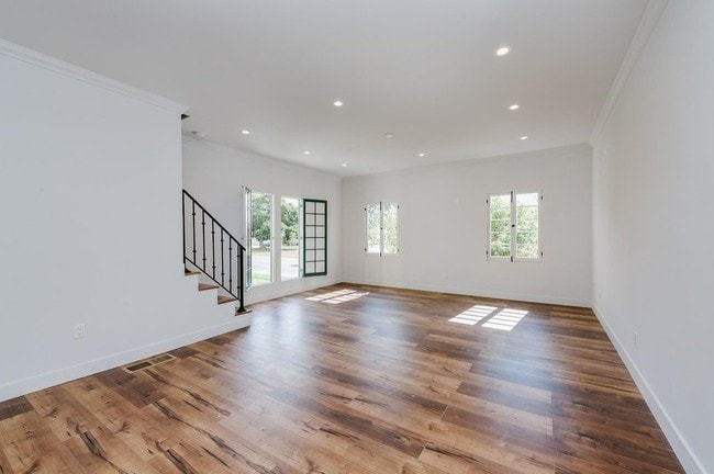 5257 S San Vicente Blvd in Los Angeles, CA - Building Photo - Building Photo