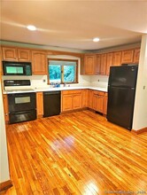 16 Westgate Ln in Mansfield, CT - Foto de edificio - Building Photo