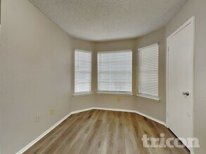 11118 Nepau Dr in Stafford, TX - Foto de edificio - Building Photo