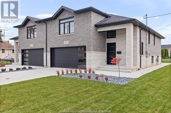2155 Parkdale Pl