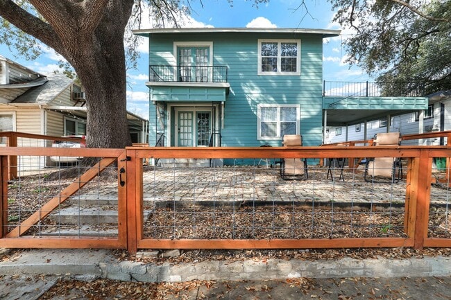 527 Fulton Ave in San Antonio, TX - Building Photo - Building Photo