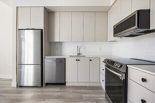 45511-45511 Campus Dr in Chilliwack, BC - Building Photo