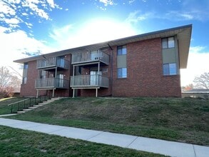 Lakeview Apartments in Tomah, WI - Foto de edificio - Building Photo