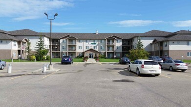 Lonsdale Court in Red Deer, AB - Building Photo - Building Photo